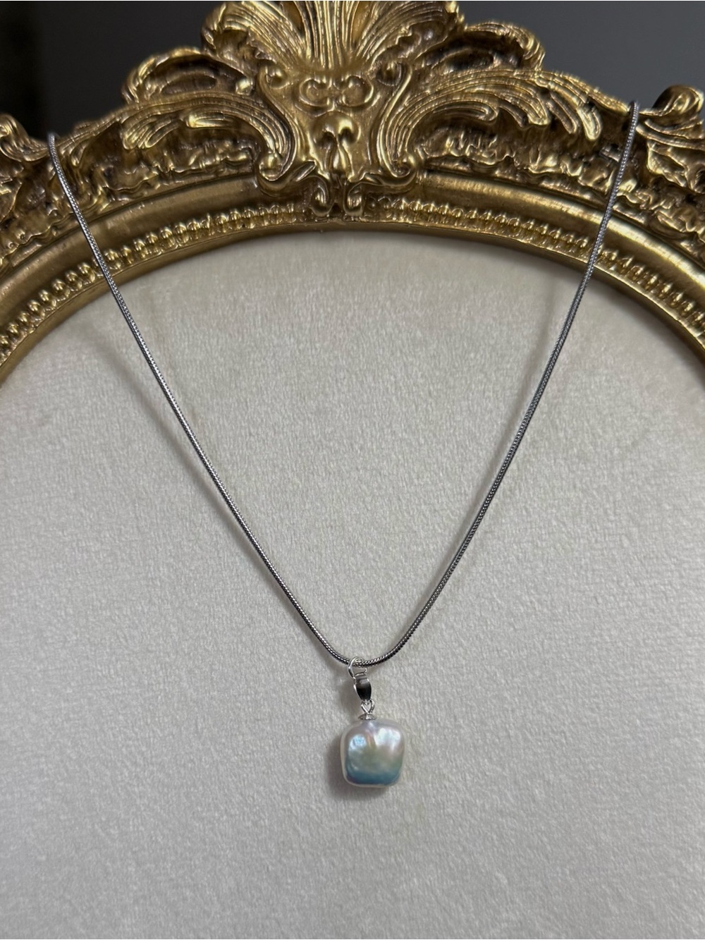 925 sterling Silver Necklace with Iridescent White Pearl Pendant